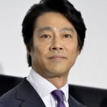 堤真一(つつみしんいち)の父親や母親について！嫁のみかは一般人？